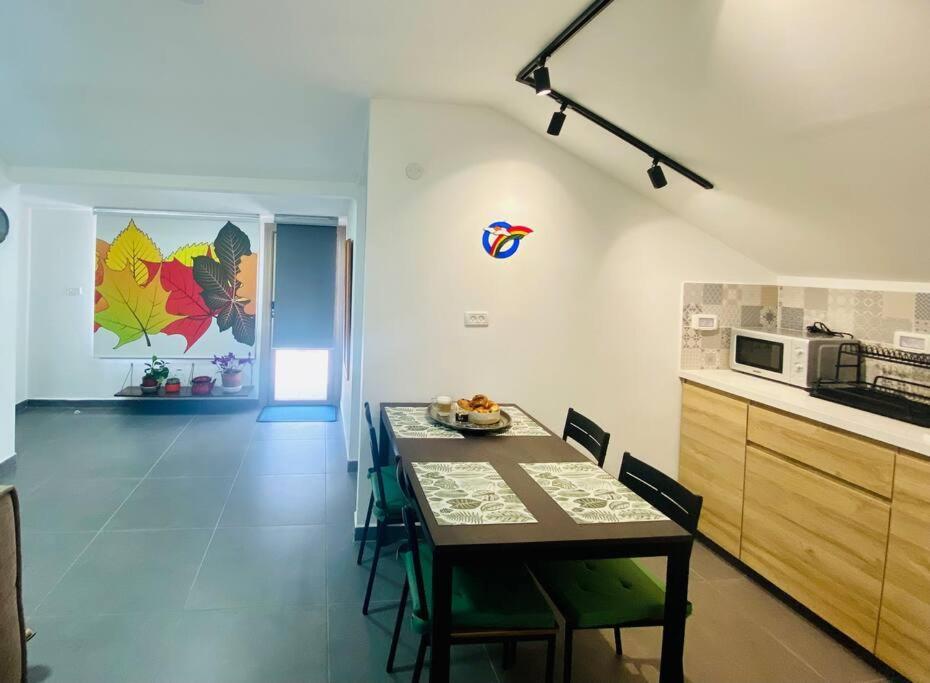 Apartamento קומותיים ברמה Sha'al Exterior foto
